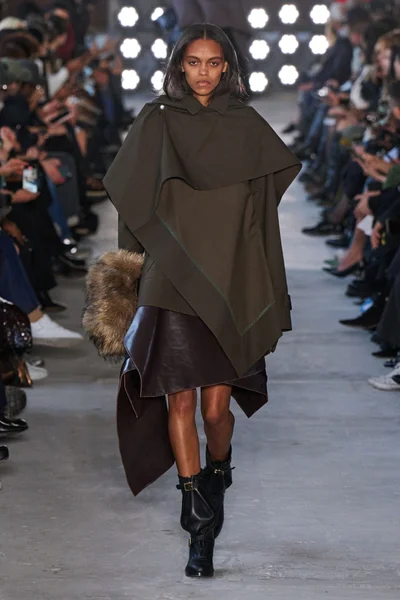 Look 10